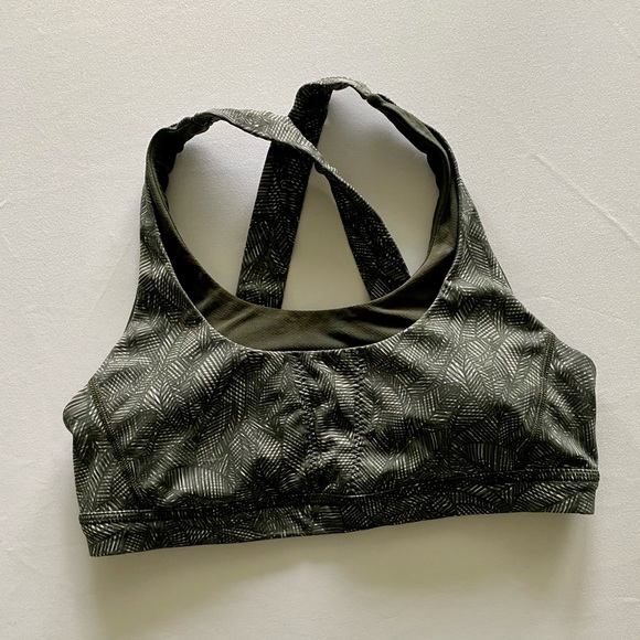 Lululemon green geometric palm leaf sports bra, size 8 - Picture 1 of 4